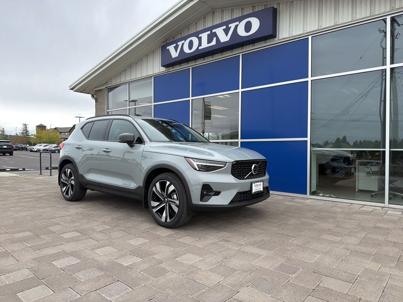 2026 VOLVO XC40