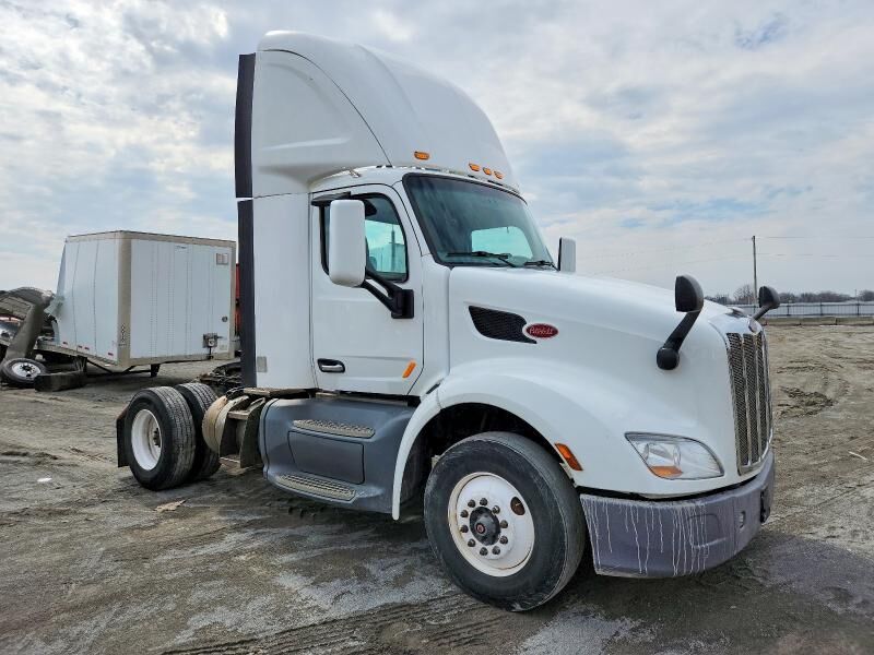 2017 PETERBILT 579