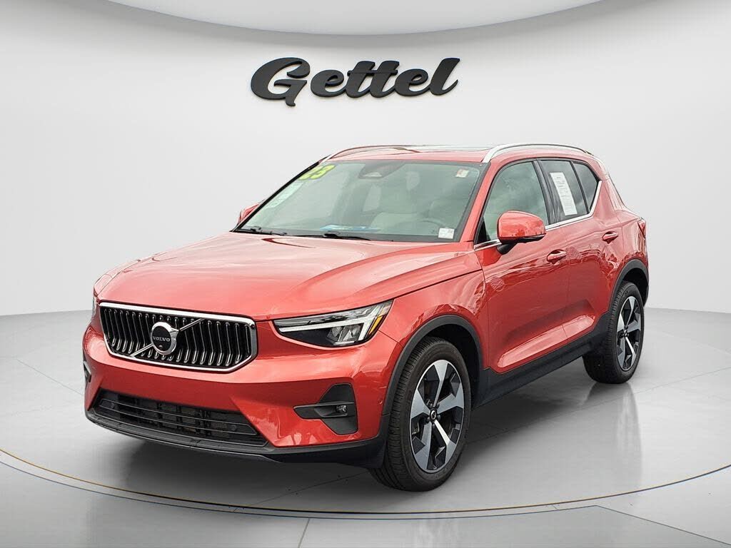 2023 VOLVO XC40