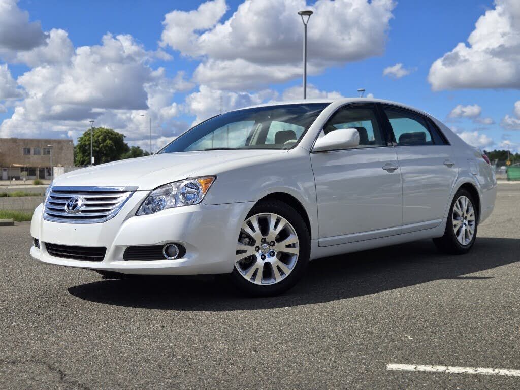 2010 TOYOTA Avalon