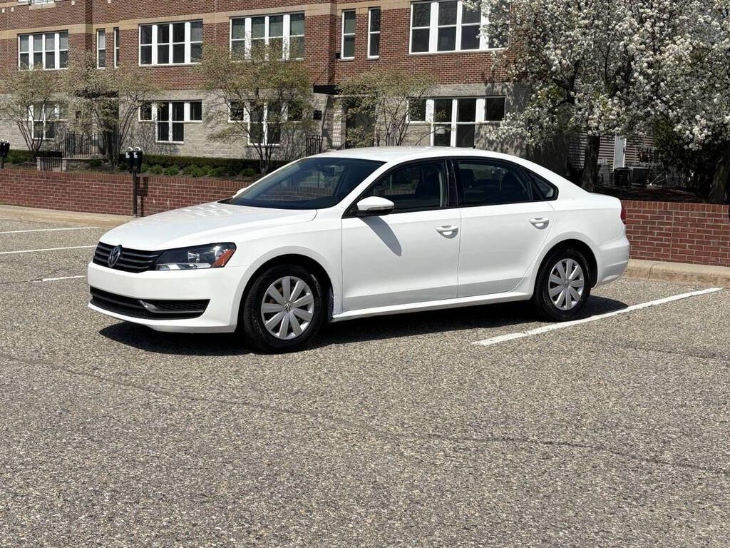 2012 VOLKSWAGEN Passat