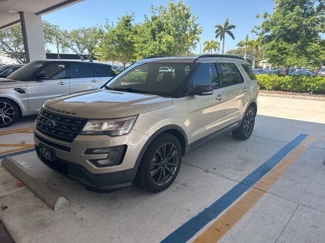 2017 FORD Explorer