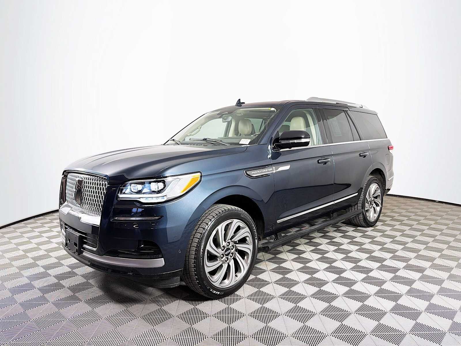 2022 LINCOLN Navigator