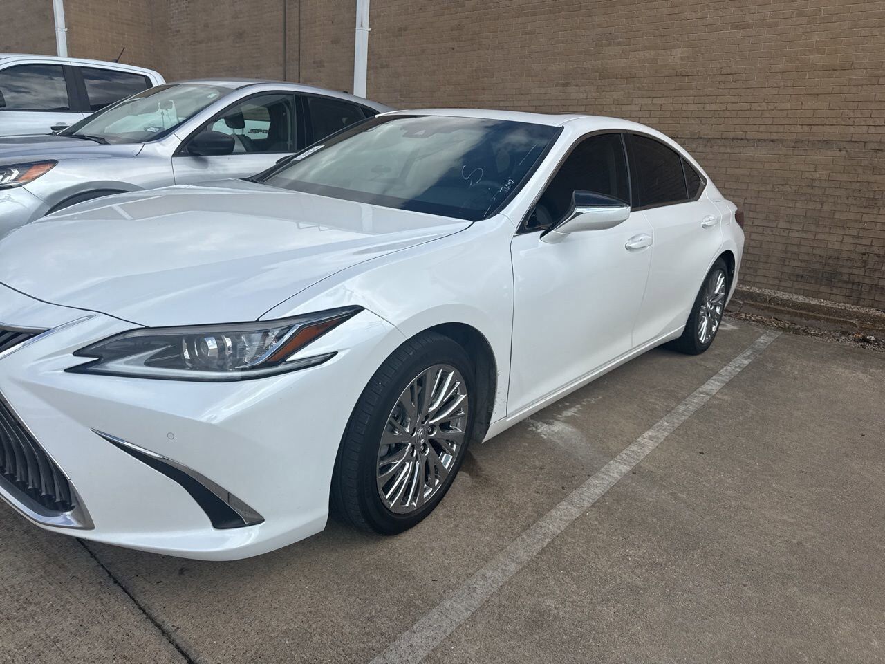 2019 LEXUS ES