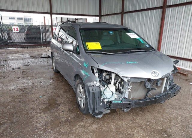 2015 TOYOTA Sienna