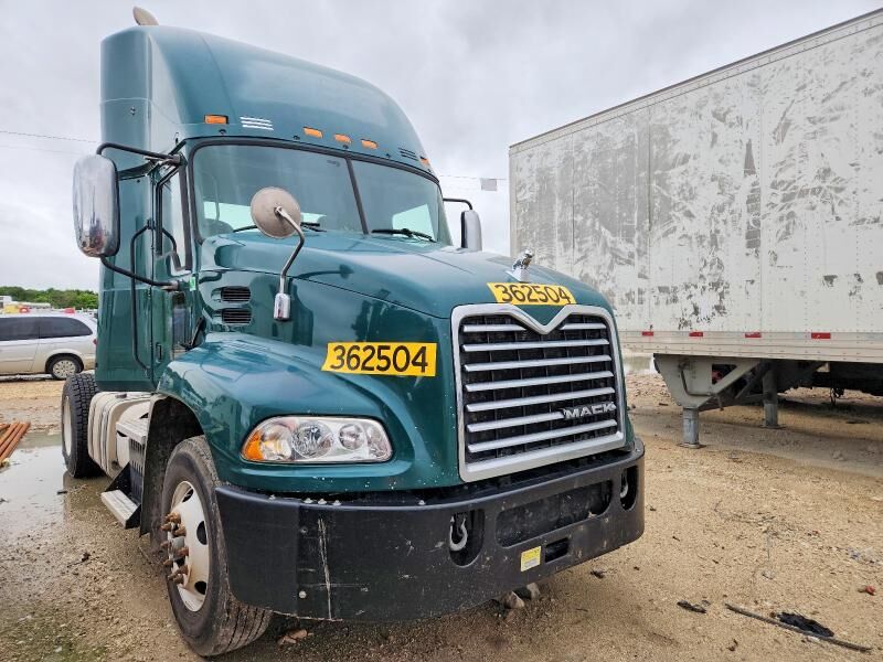 2017 MACK CXU