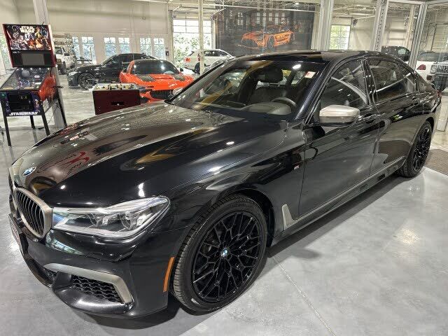 2019 BMW M7