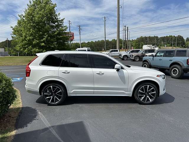 2022 VOLVO XC90