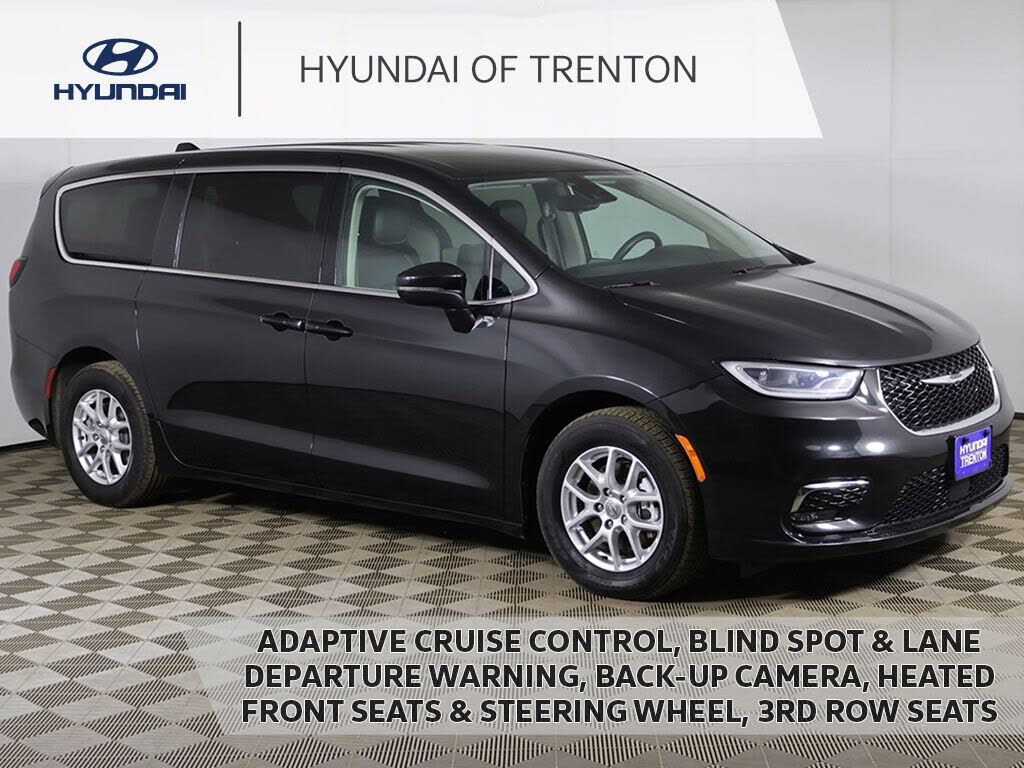 2023 CHRYSLER Pacifica