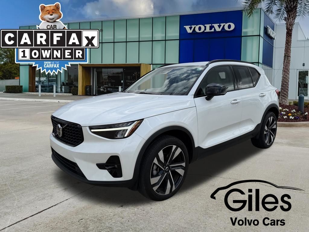 2023 VOLVO XC40