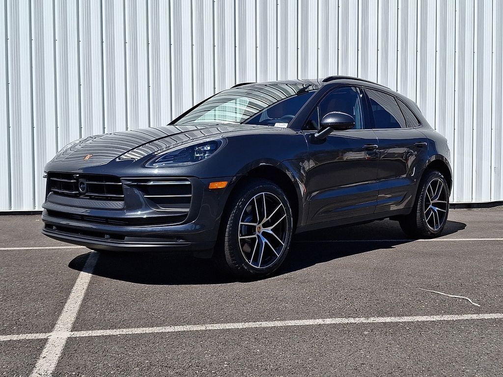 2026 PORSCHE Macan