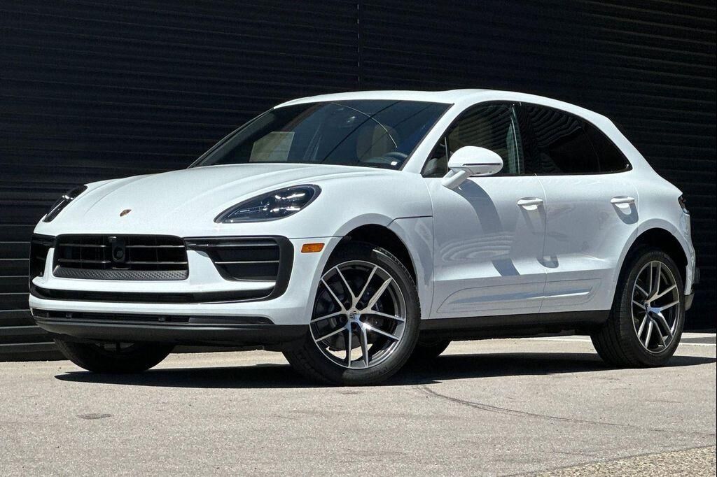 2026 PORSCHE Macan