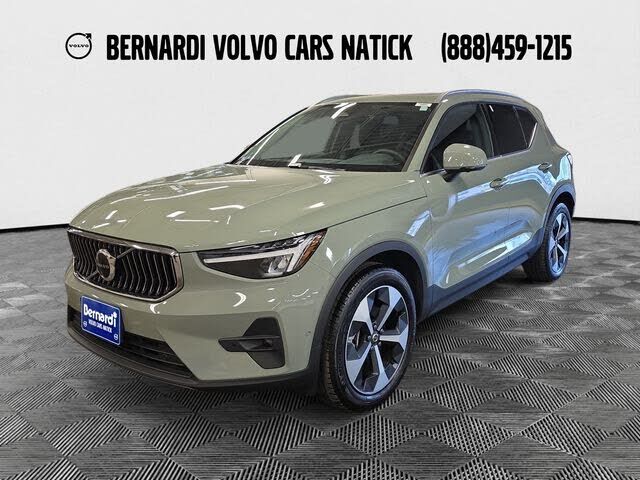 2025 VOLVO XC40