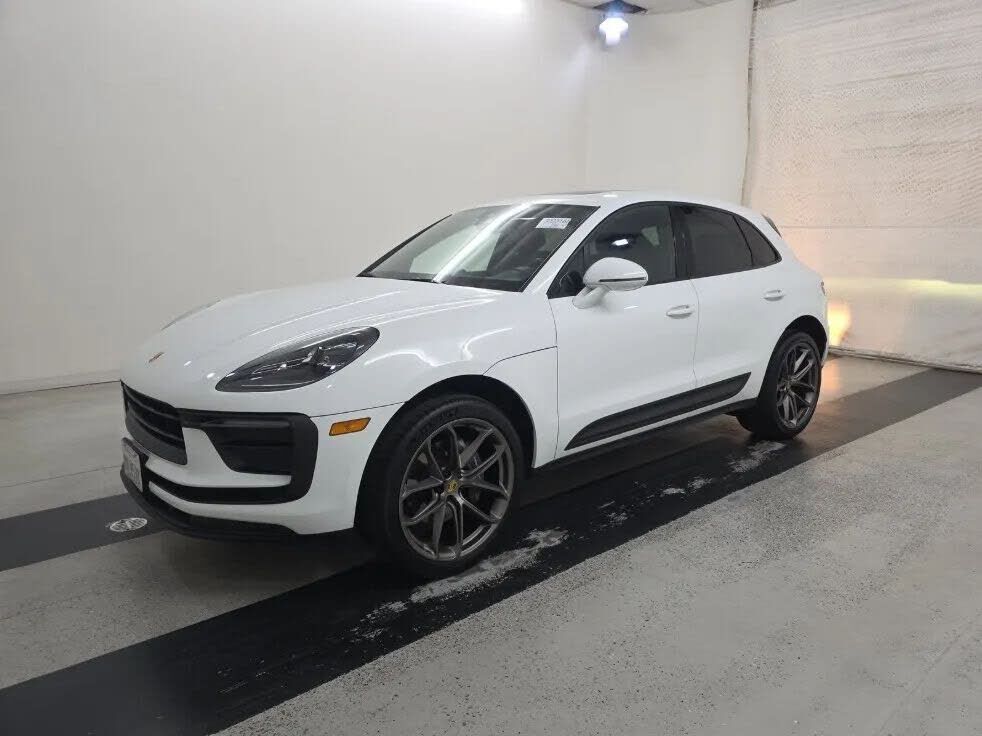 2022 PORSCHE Macan