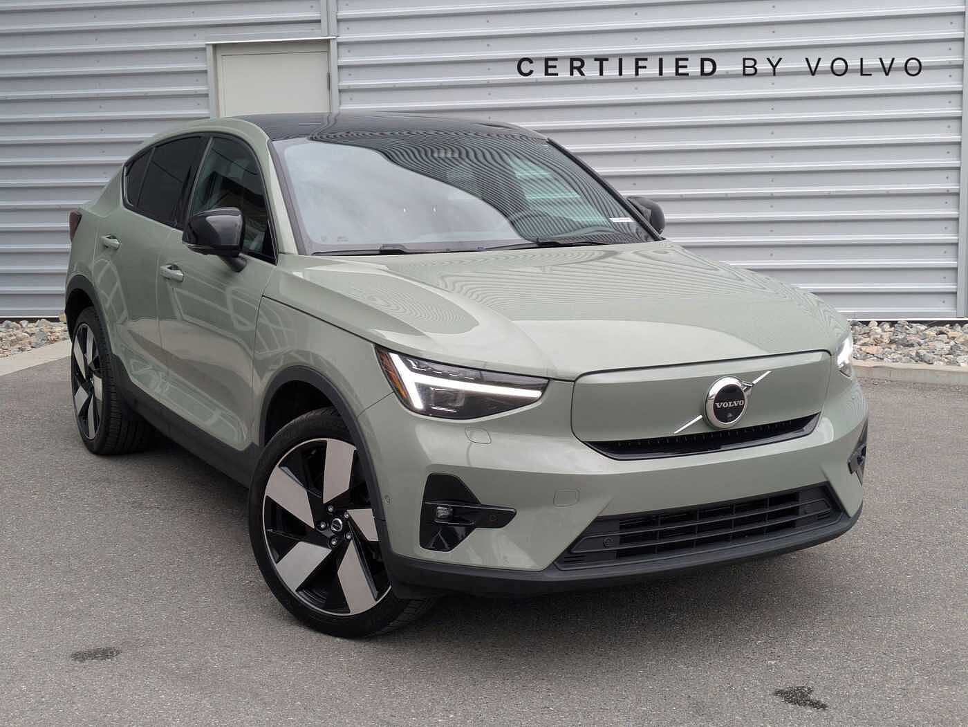 2023 VOLVO C40