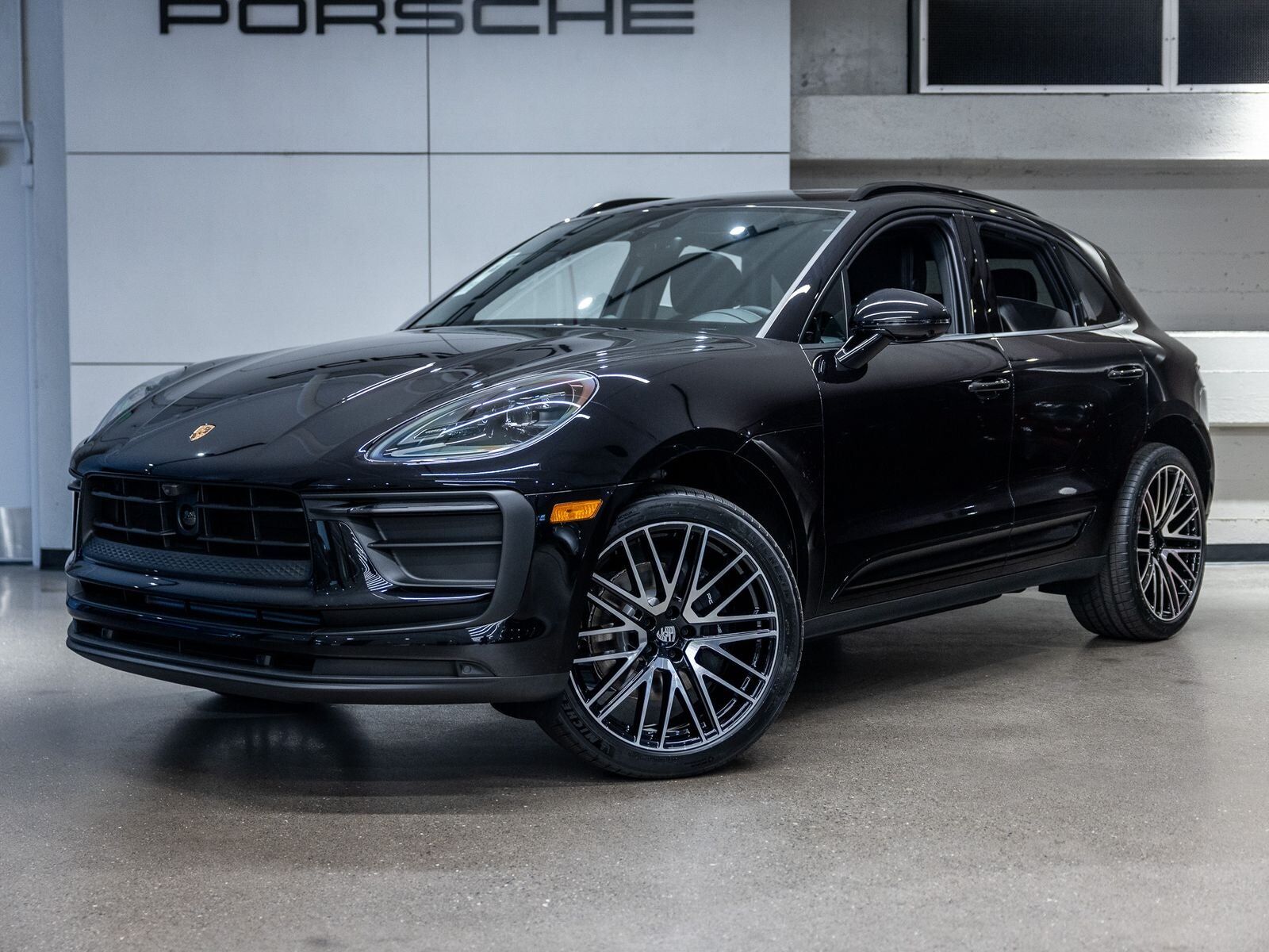 2026 PORSCHE Macan