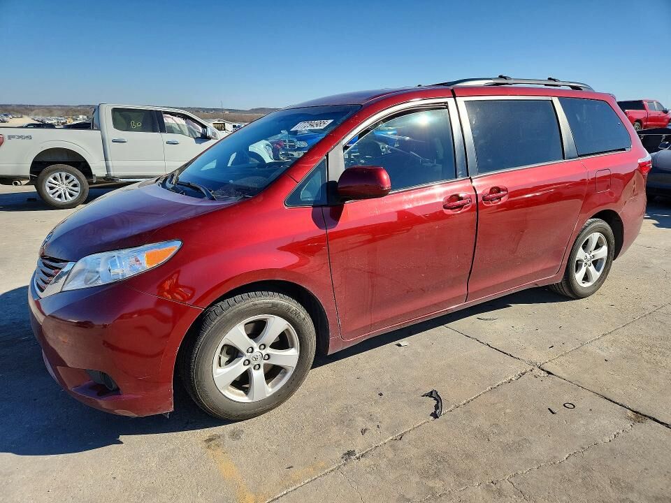2017 TOYOTA Sienna