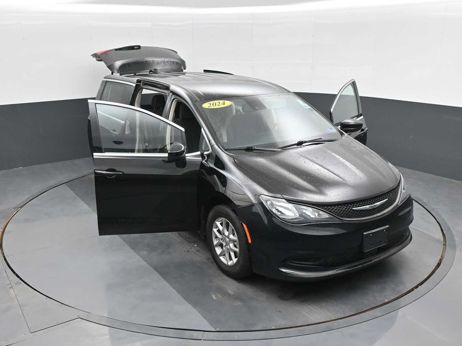 2024 CHRYSLER Voyager