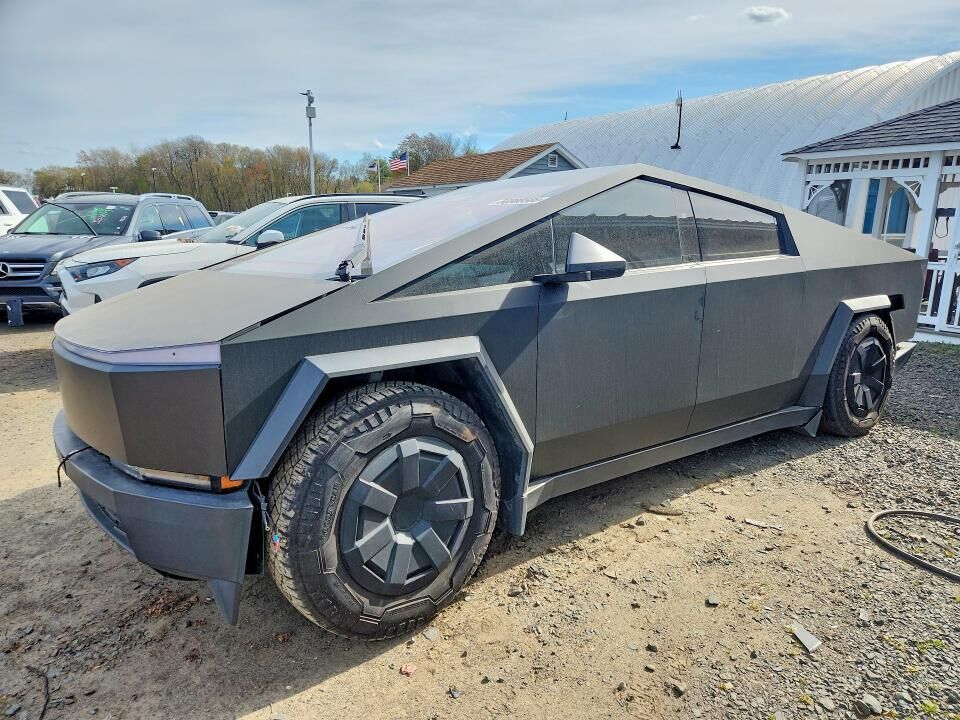 2024 TESLA Cybertruck