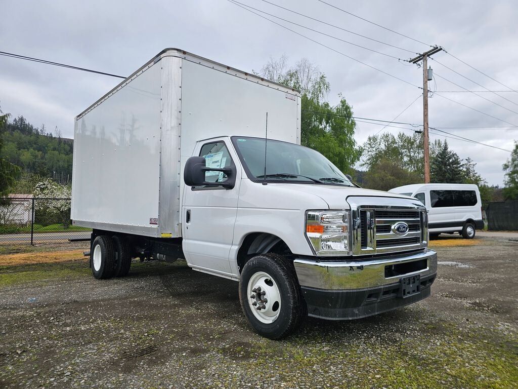 2025 FORD E-450