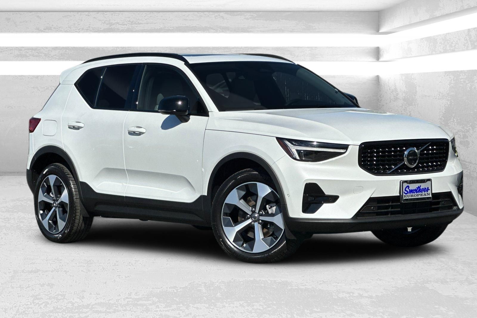 2026 VOLVO XC40