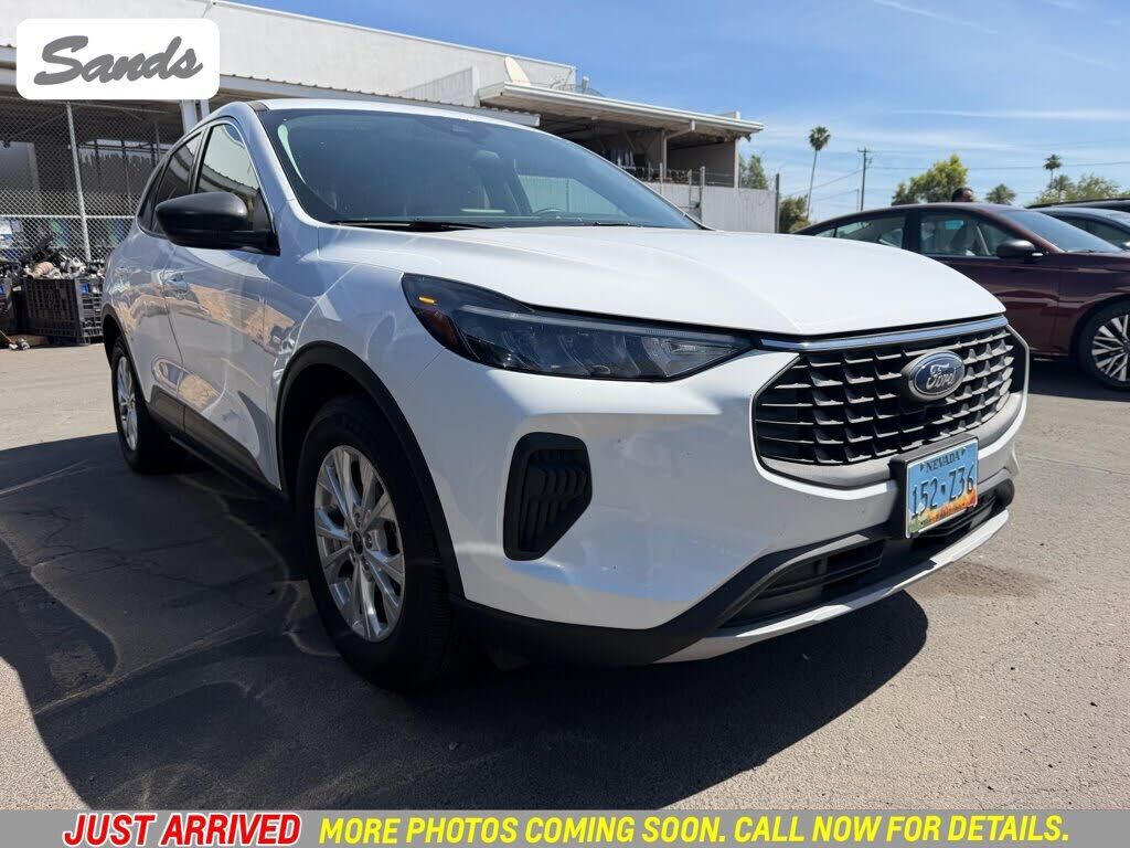 2024 FORD Escape