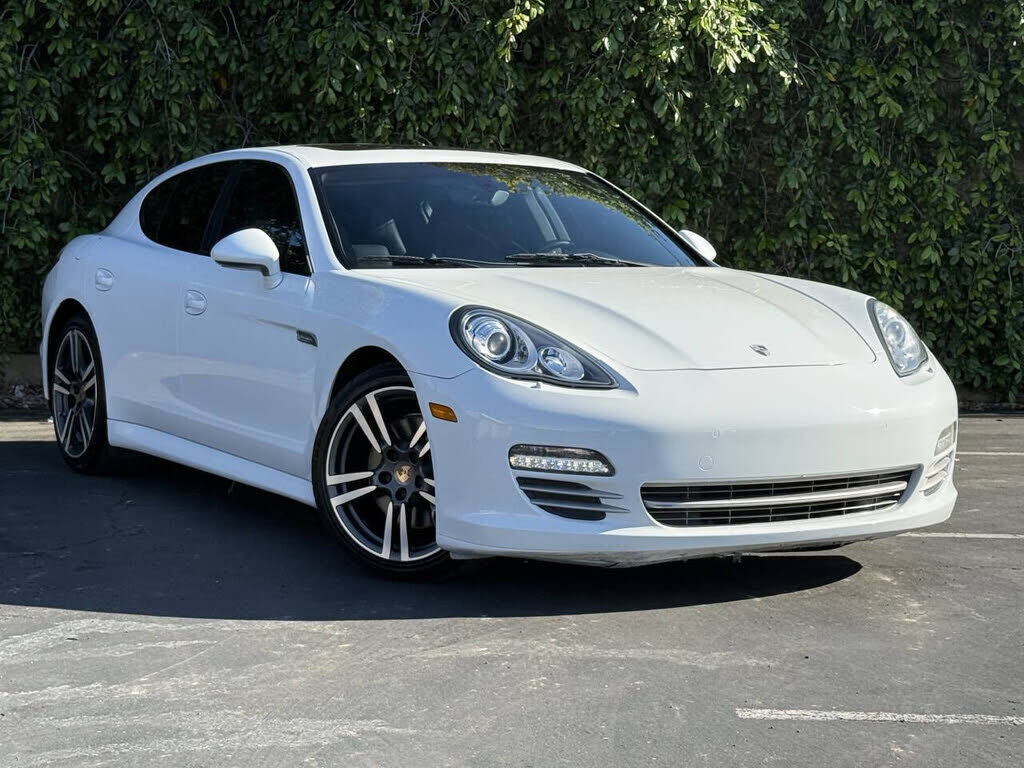 2013 PORSCHE Panamera