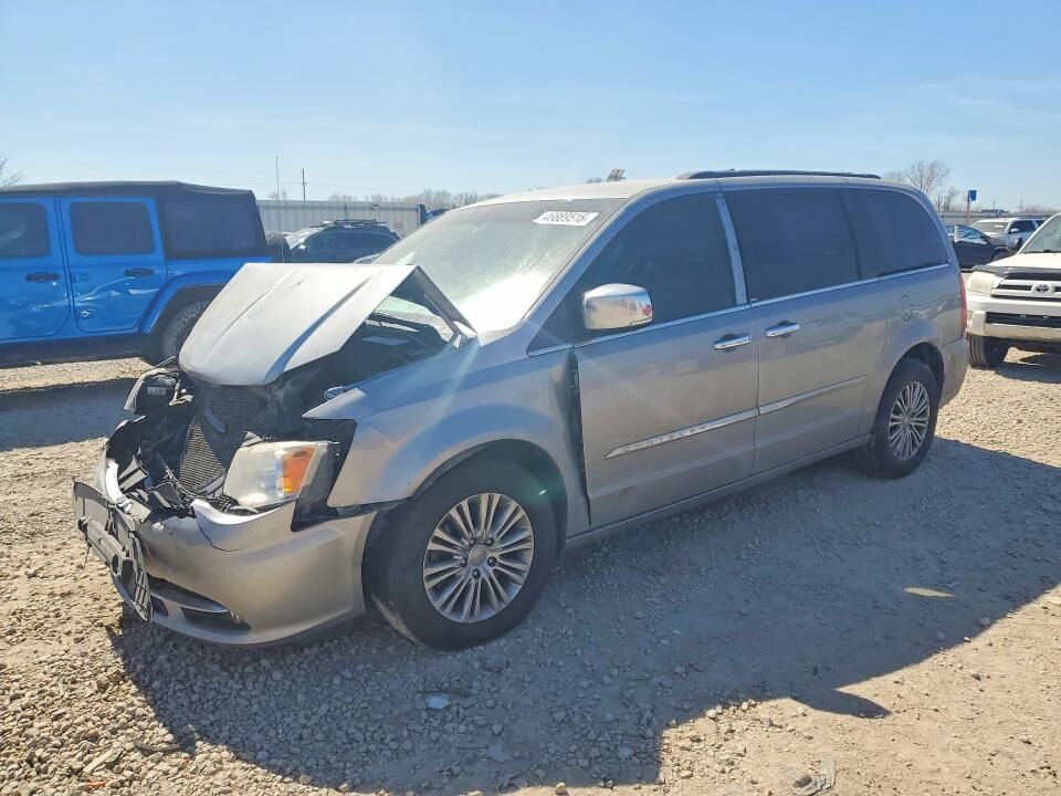 2013 CHRYSLER Town and Country