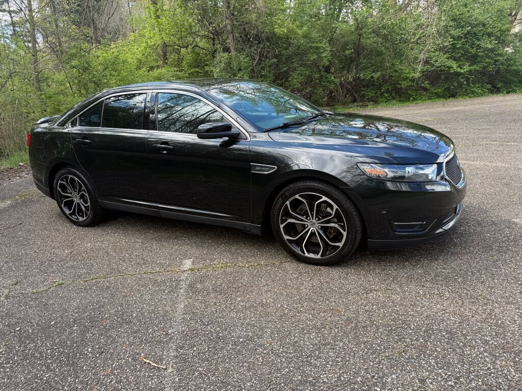 2013 FORD Taurus