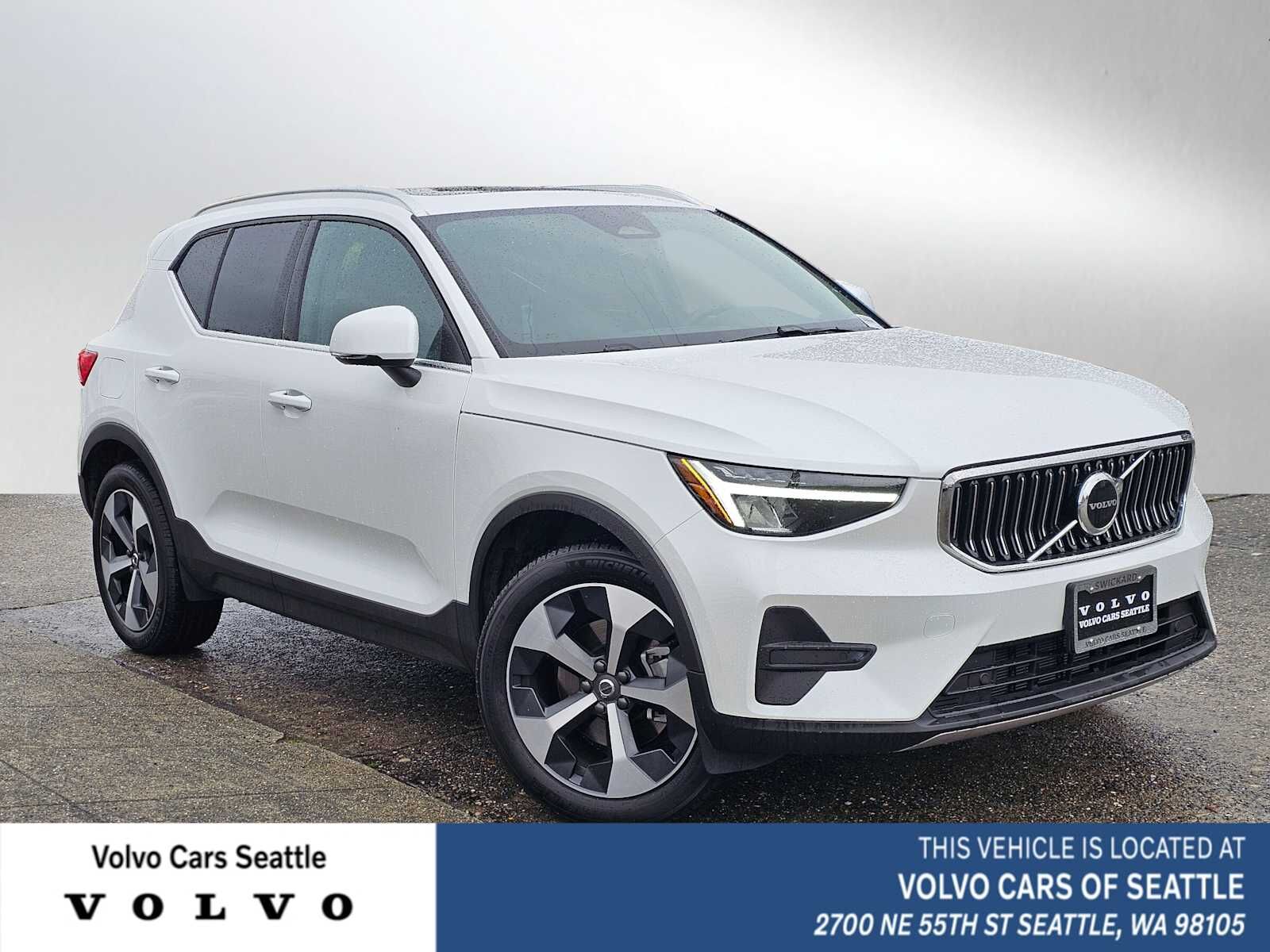 2025 VOLVO XC40