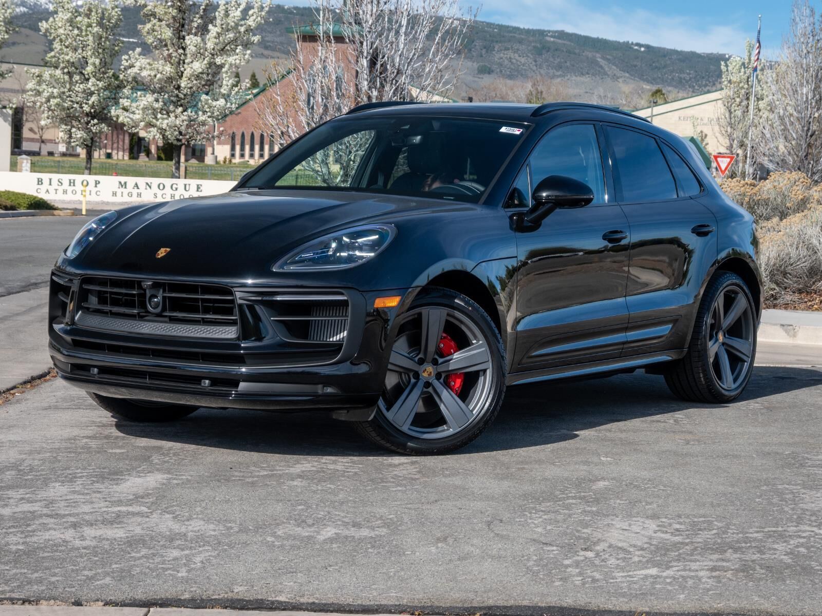 2026 PORSCHE Macan