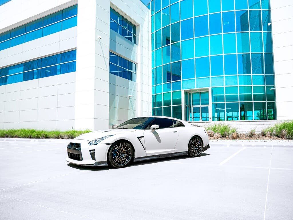2018 NISSAN GT-R