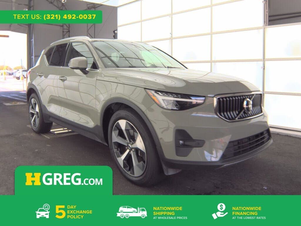 2023 VOLVO XC40