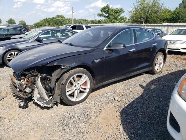 2015 TESLA Model S
