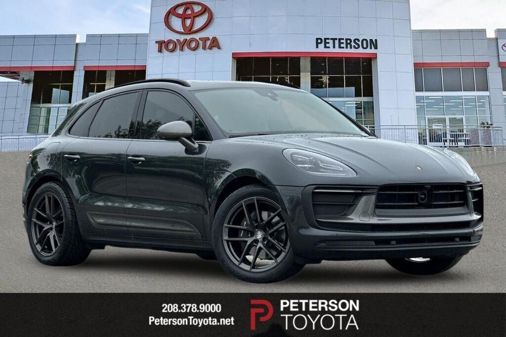 2023 PORSCHE Macan