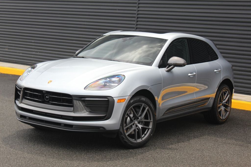 2026 PORSCHE Macan