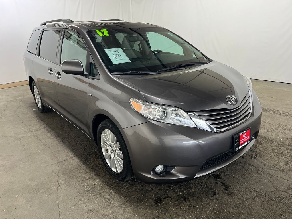 2017 TOYOTA Sienna