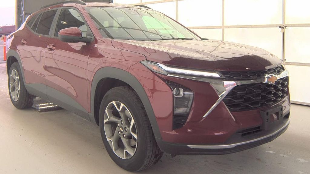 2025 CHEVROLET Trax