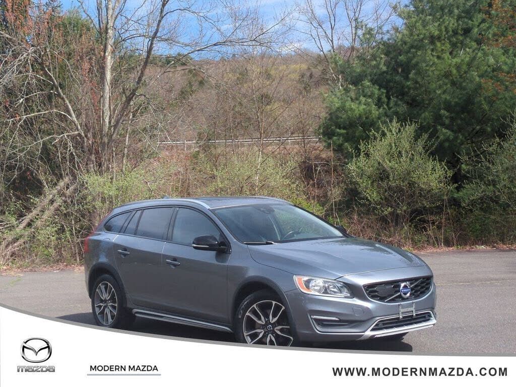 2016 VOLVO V60CC