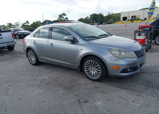 2010 SUZUKI Kizashi