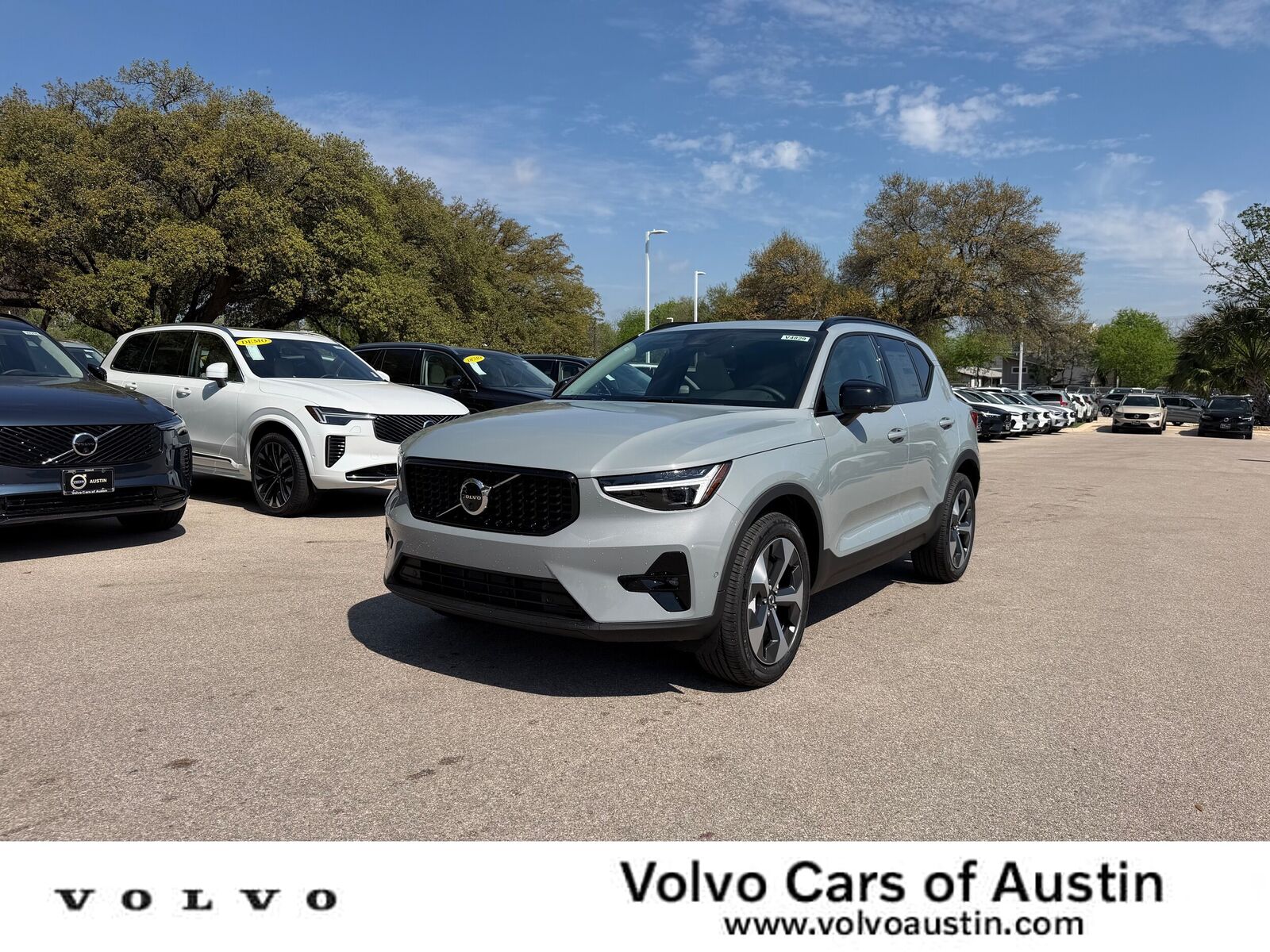 2026 VOLVO XC40