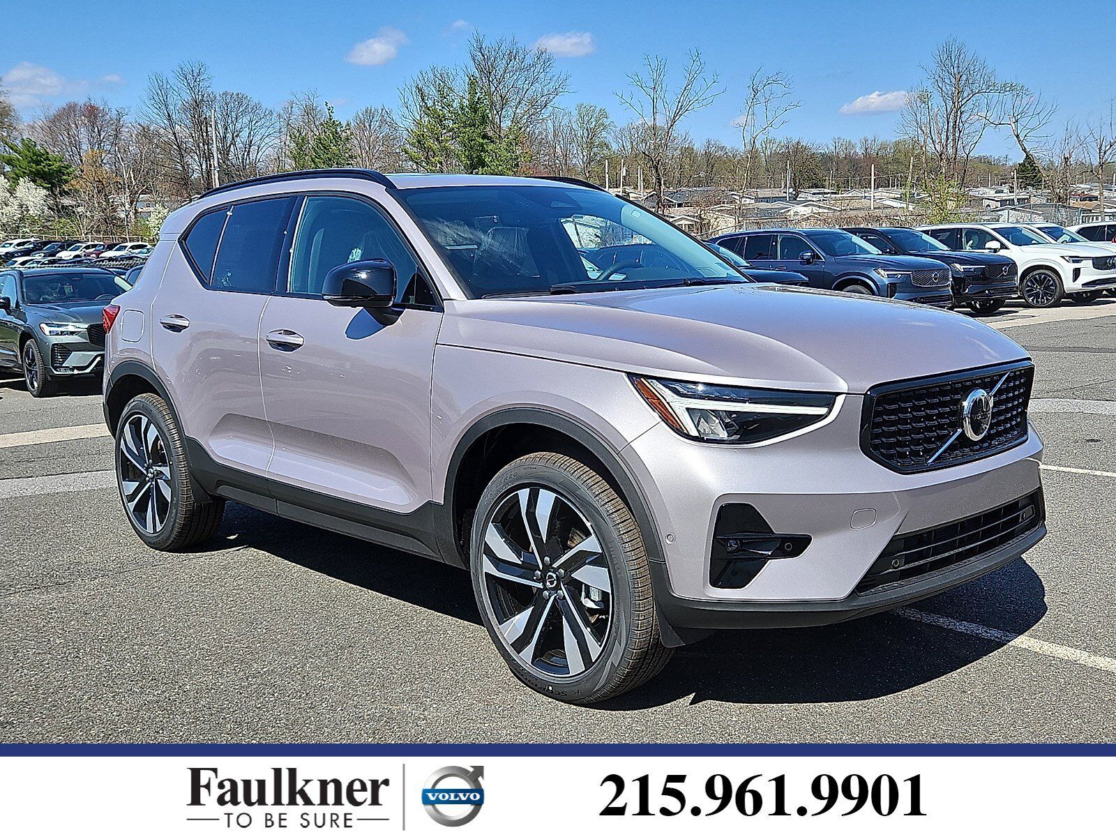 2026 VOLVO XC40