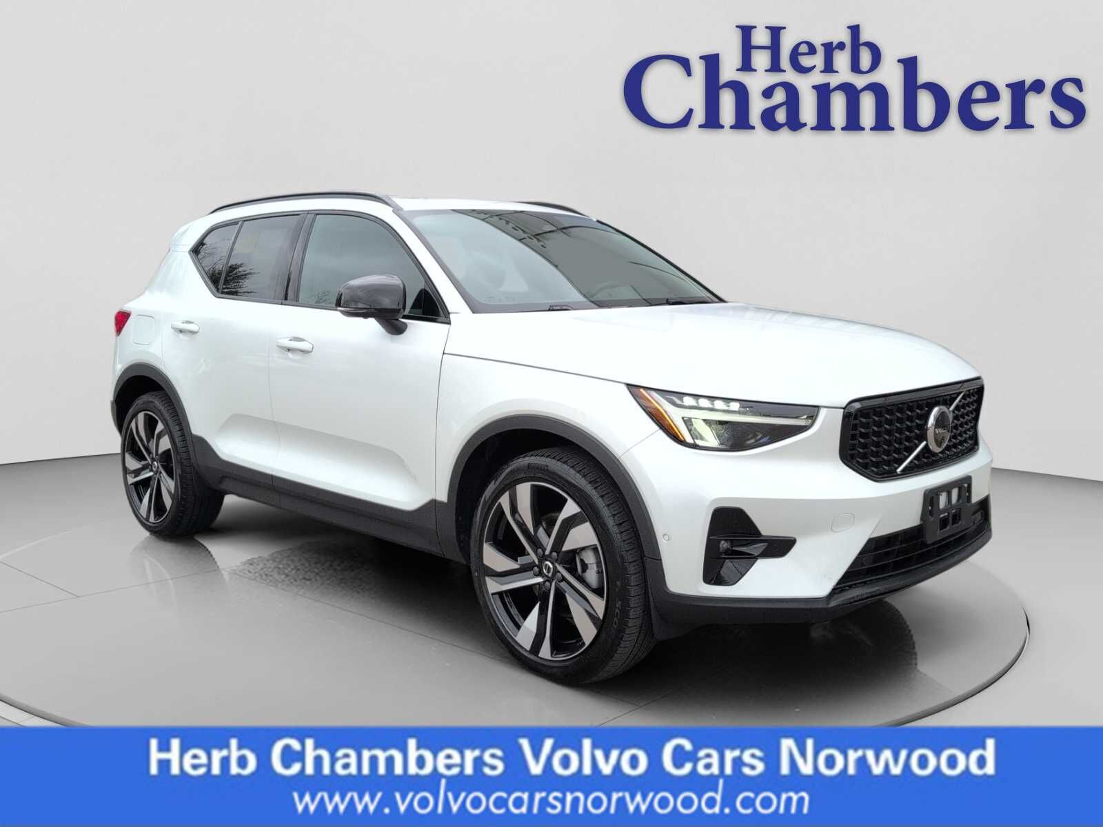 2024 VOLVO XC40