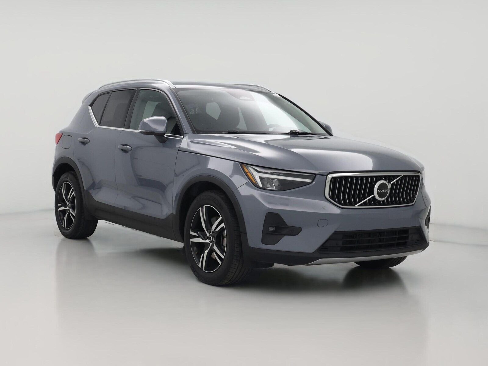 2023 VOLVO XC40