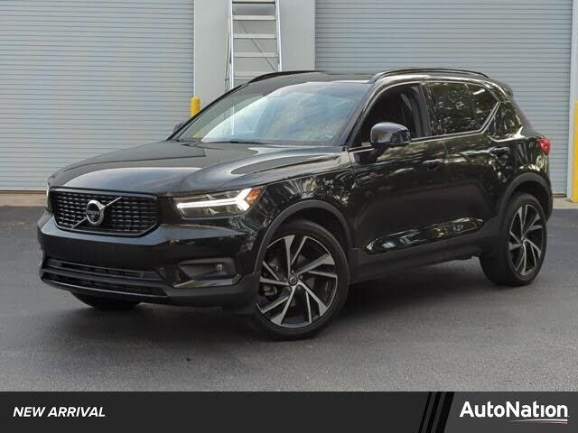 2022 VOLVO XC40