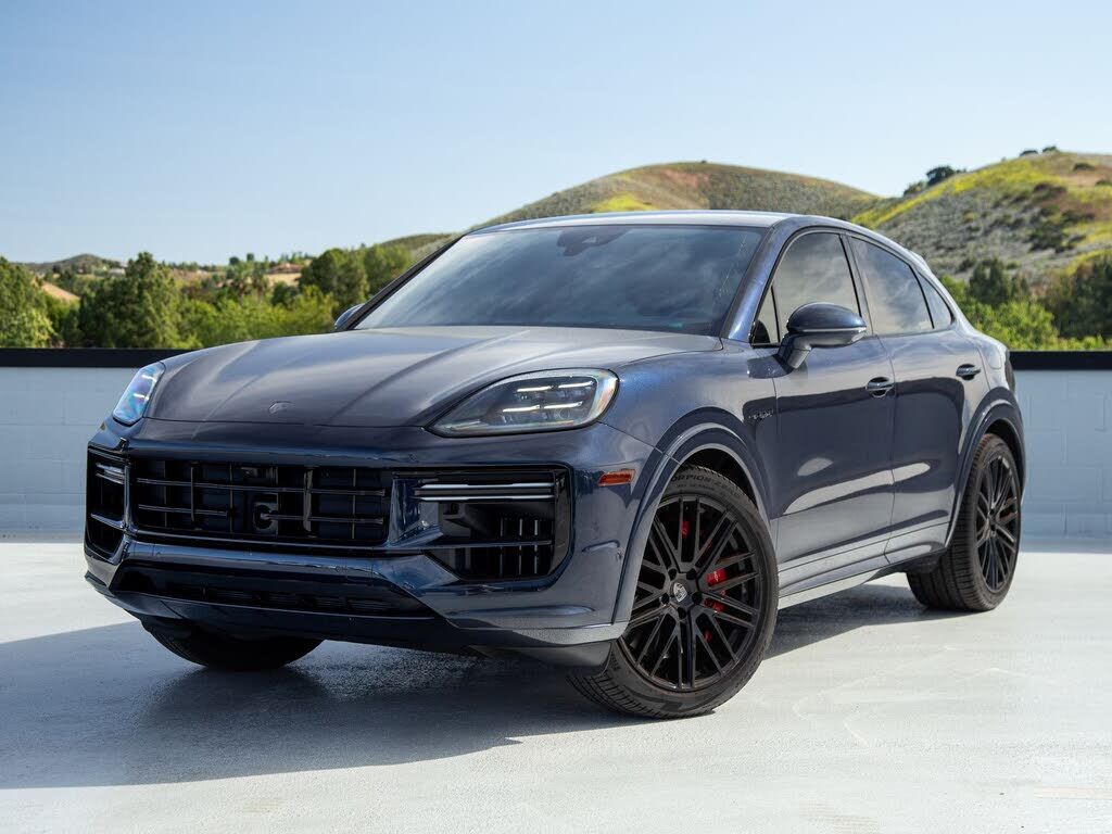 2025 PORSCHE Cayenne