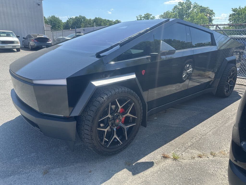 2024 TESLA Cybertruck