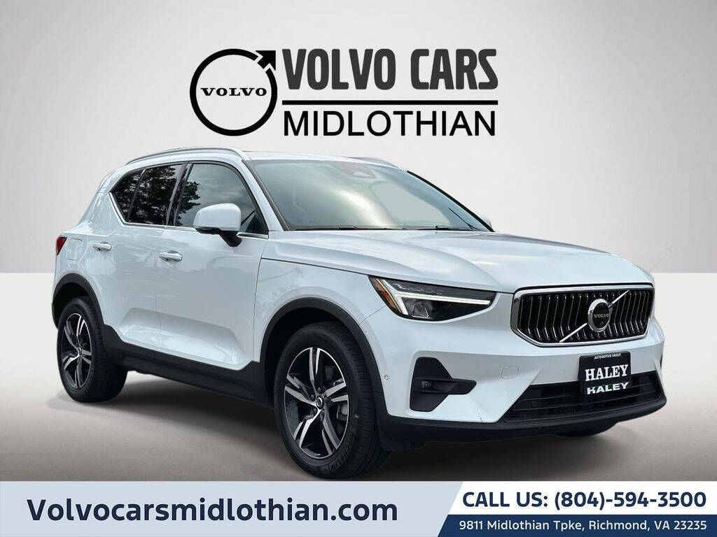 2023 VOLVO XC40