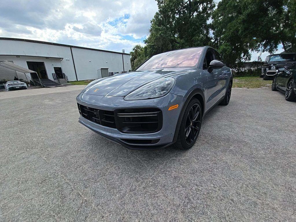 2022 PORSCHE Cayenne