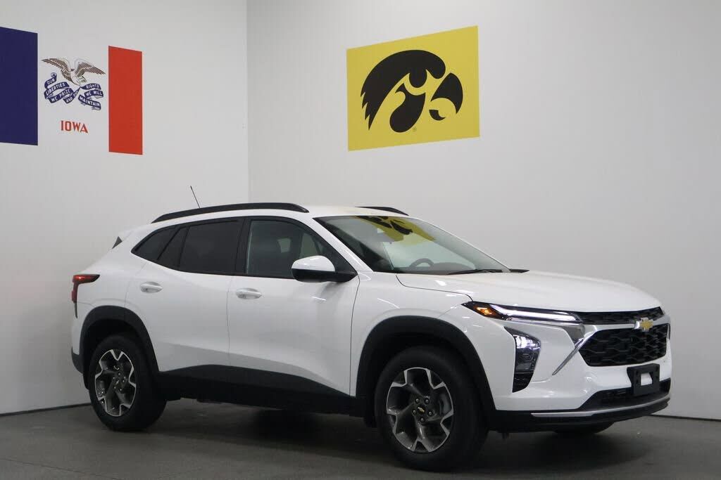 2025 CHEVROLET Trax